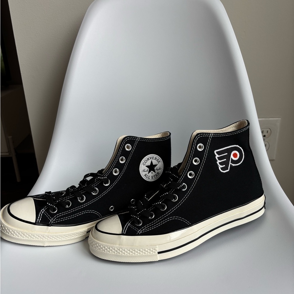 Limited edition converse
Size 8.5
Black & white
Unworn (brand new)